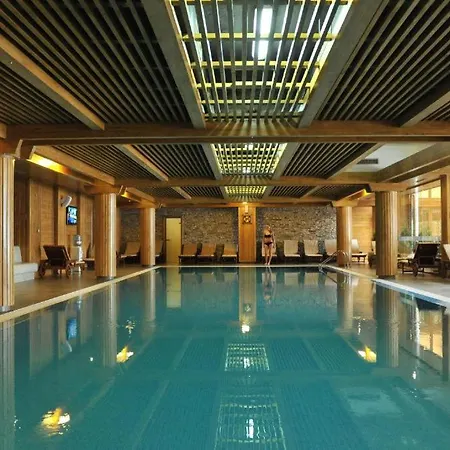 Pirin Golf & Apartments: Mountain Sunrise Views *