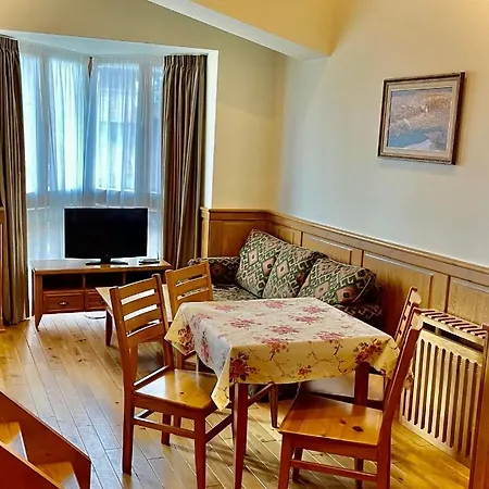 Pirin Golf & Apartments: Mountain Sunrise Views *